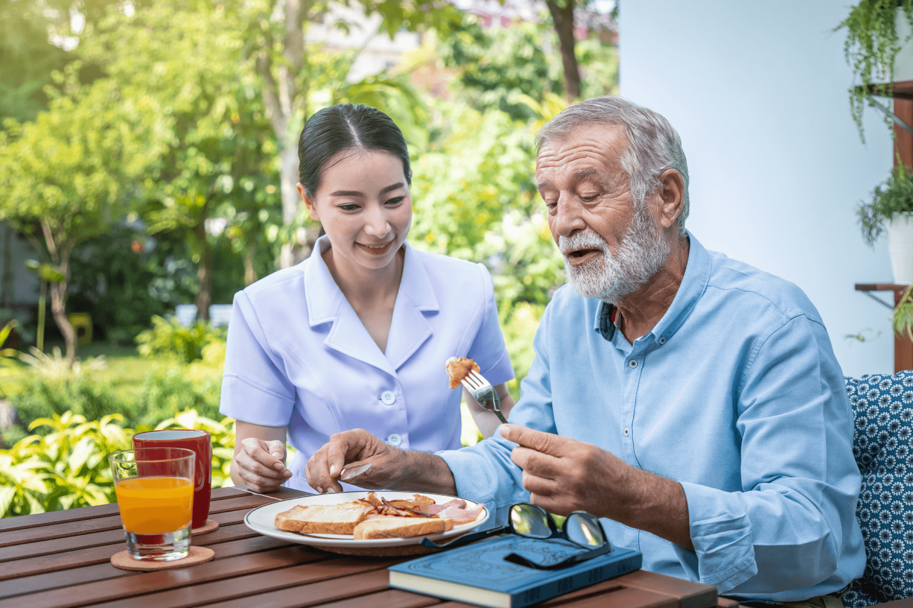 Tips To Help Someone With Dementia To Eat More Silver Sitter Tips To Help Someone With Dementia To Eat More Silver Sitter